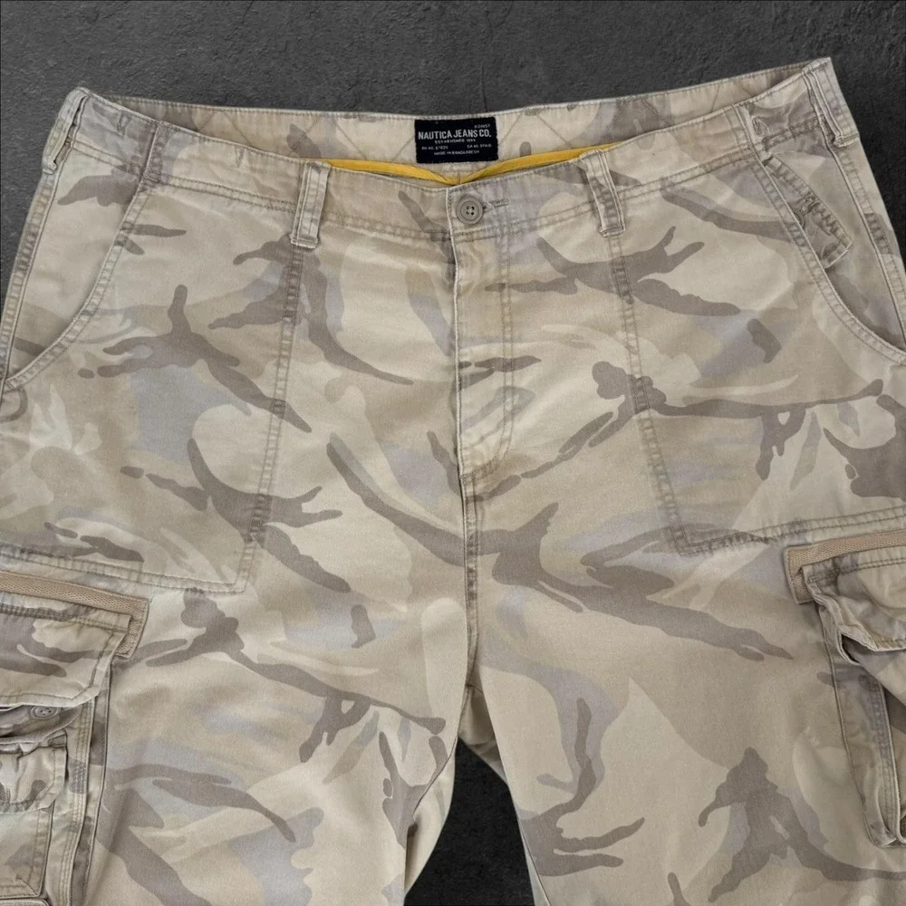 Nautica Jeans Co Cargo Shorts Mens 42 Beige Tan Camo Army Relaxed - Picture 3 of 7